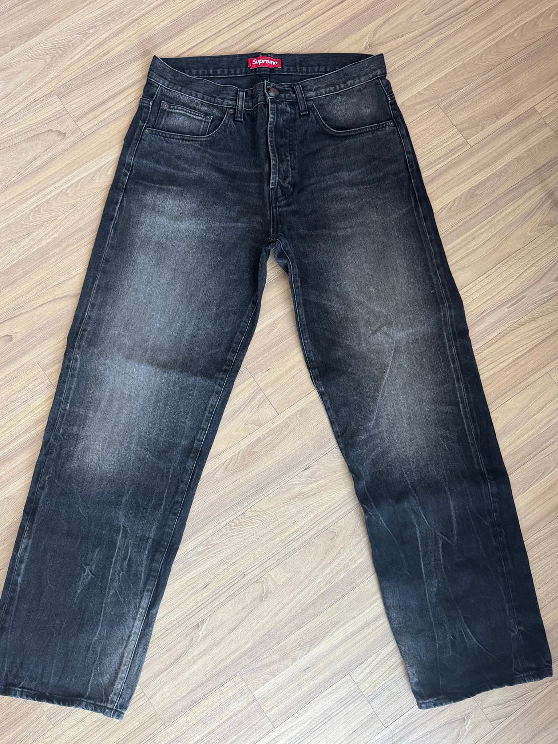 슈프림 디스트레스드 루즈 핏 셀비지 진 워시드 블랙 - 23FW 상품이미지2