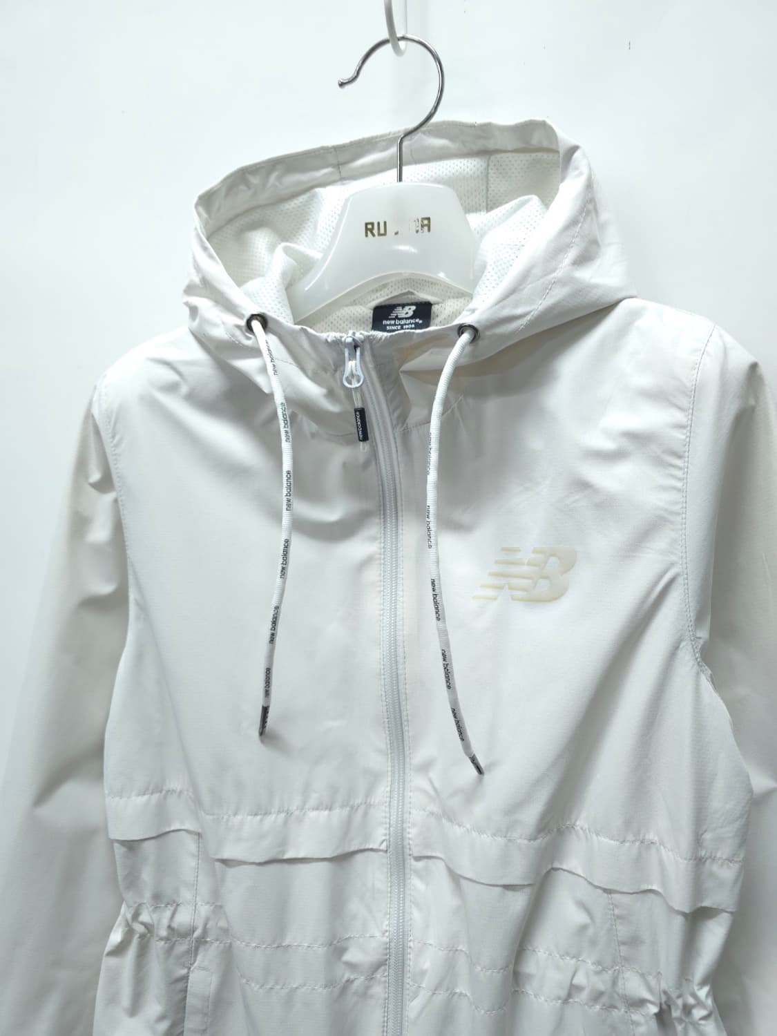 뉴발란스 화이트 기능성 후드 바람막이 자켓(S사이즈) 상품이미지2