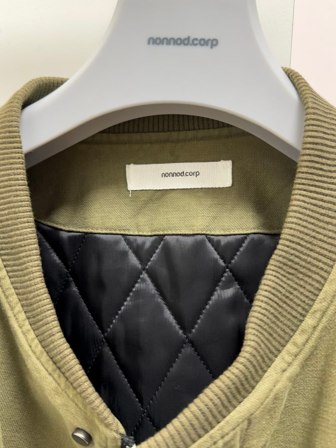 [os] 논노드 서퍼 다이 서지 봄버 자켓 카키 상품이미지3