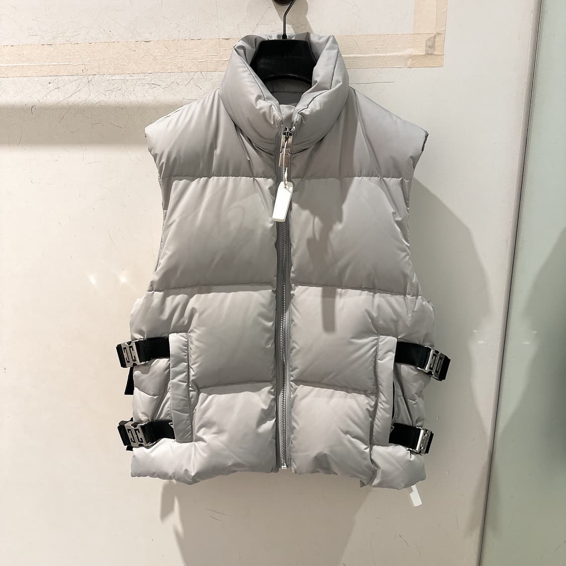(정품/새상품) GIVENCHY 지방시 펄 그레이 덕다운 패딩 베스트 상품이미지1