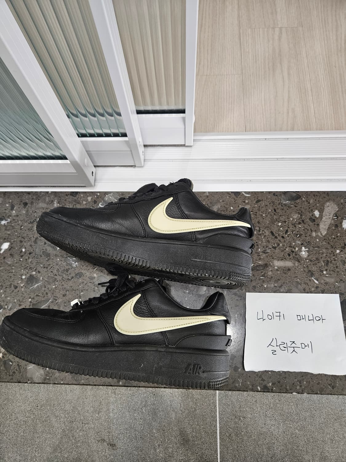 나이키 엠부쉬 에어포스 로우 블랙 255 상품이미지2