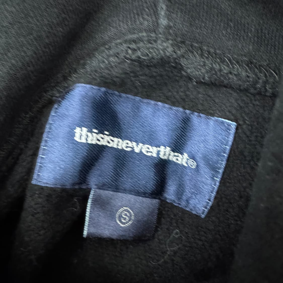 S 디스이즈네버댓 자수로고 블랙 후드 티셔츠  상품이미지4