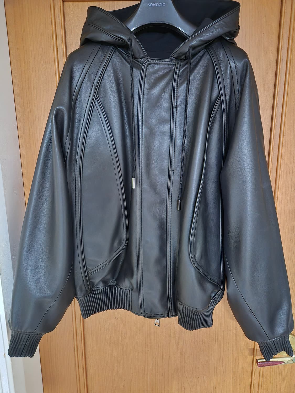 송지오 23fw 컬렉션 아트워크 리버시블 가죽자켓 46사이즈 상품이미지3