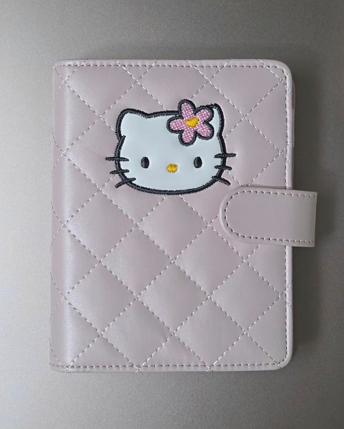 산리오 키티 50주년 퀼팅 다이어리 판매합니다. 상품이미지1