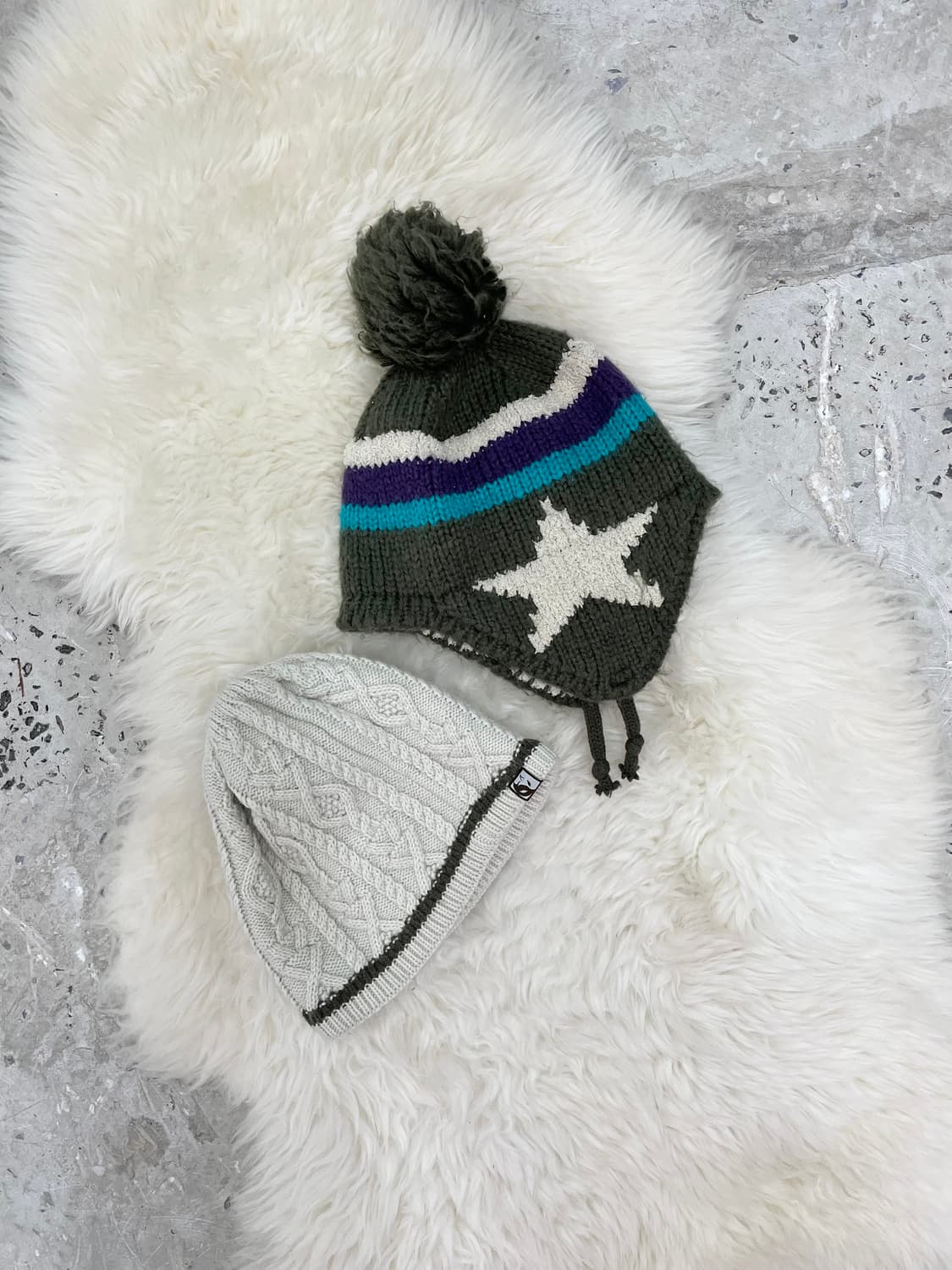 y2k 카키 스타 이어플랩 방울 비니 상품이미지3