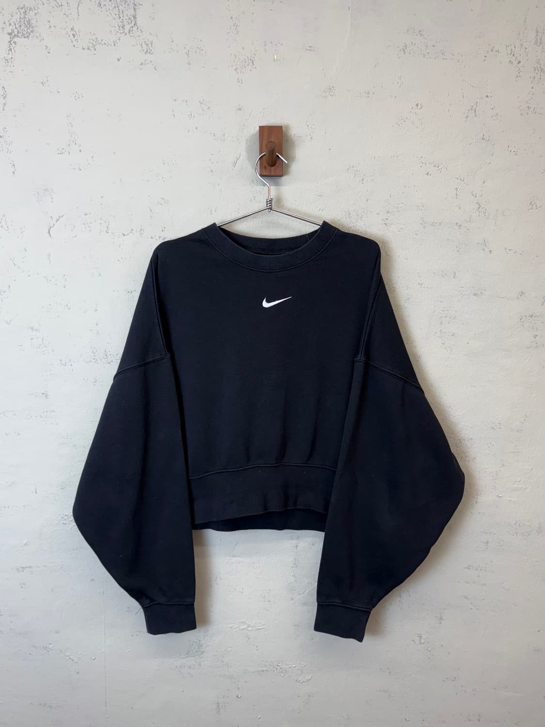 나이키 미드 스우시 크롭 맨투맨 블랙 상품이미지1