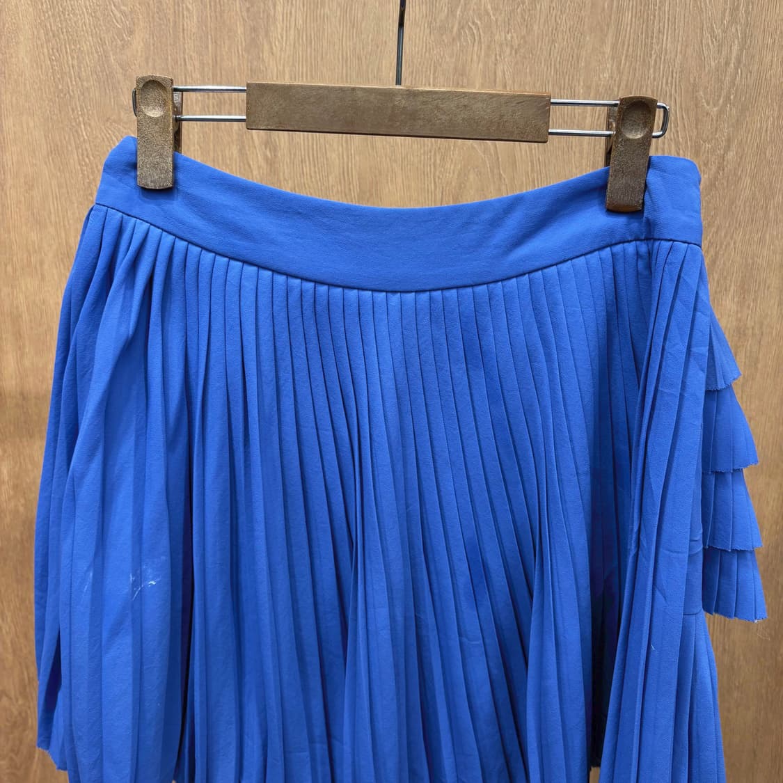 모스키노 진스 플리츠 미니 스커트 언밸런스 레이어드 디테일 플레어핏 블루 상품이미지4