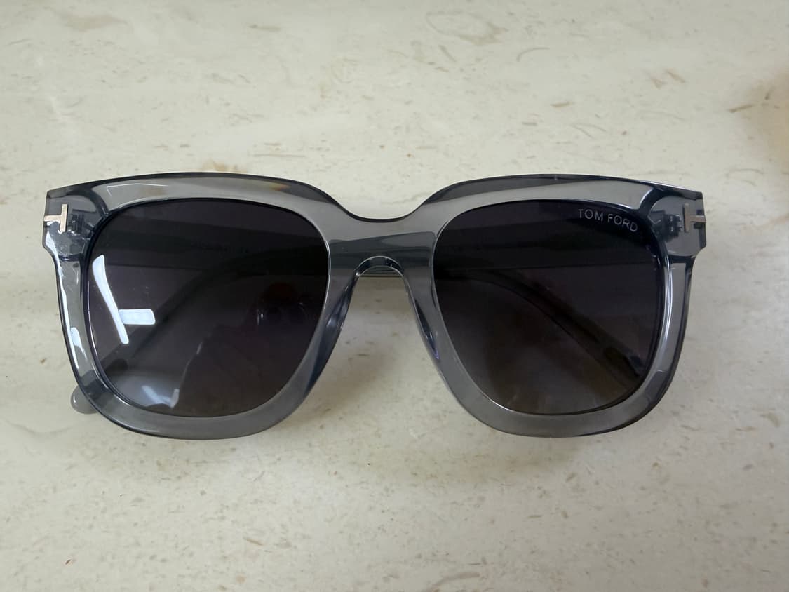 톰포드 TF690 그레이 선글라스 상품이미지1