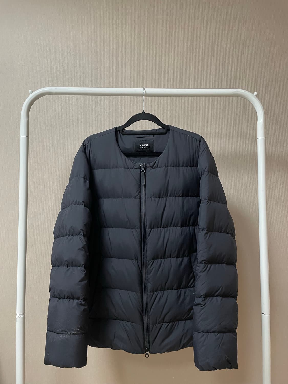 무신사 스탠다드 경량패딩 (칼라리스 다운 집업 재킷 [블랙]) 상품이미지1