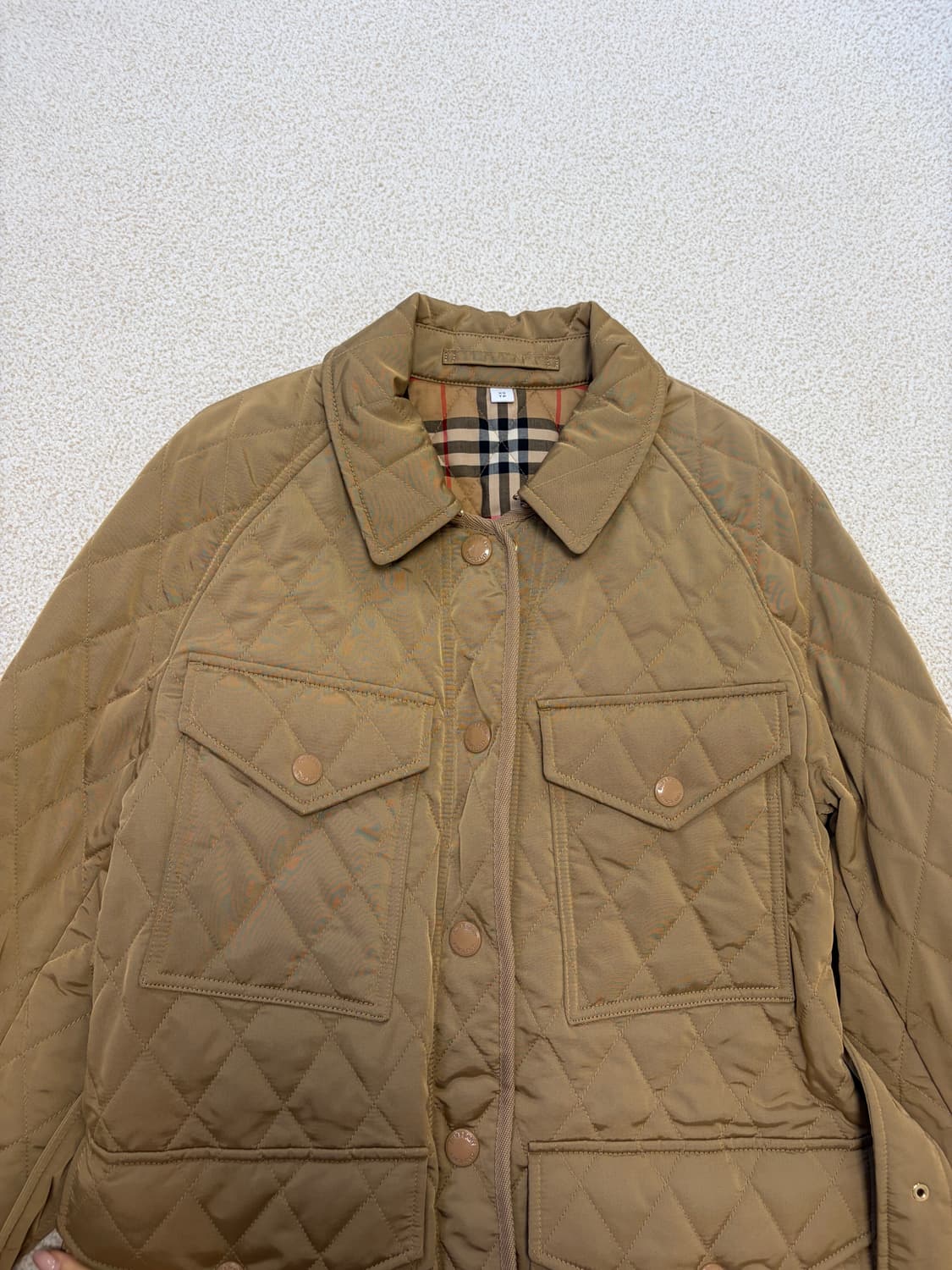 정품 버버리 퀼팅 벨티드 자켓 베이지 상품이미지2