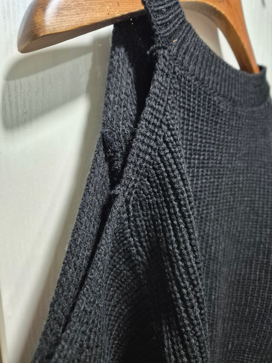 컷아웃 크롭 니트 블랙 상품이미지7