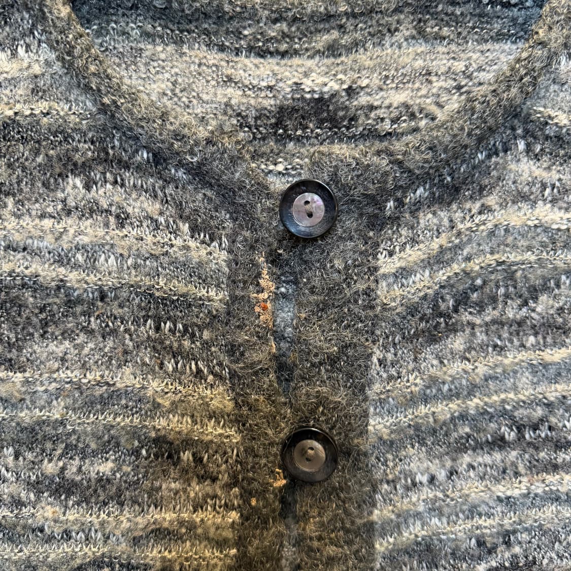 빈티지 라운드넥 반팔 가디건 멀티 스트라이프 패턴 디테일 차콜 그레이 상품이미지9