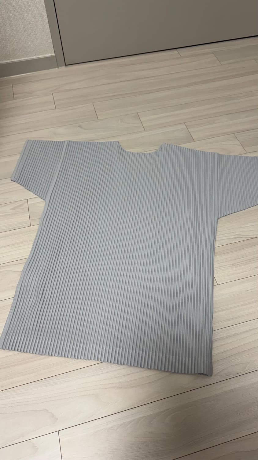 [3] 옴므 플리세 이세이 미야케 반팔 티셔츠 라이트 그레이 상품이미지1