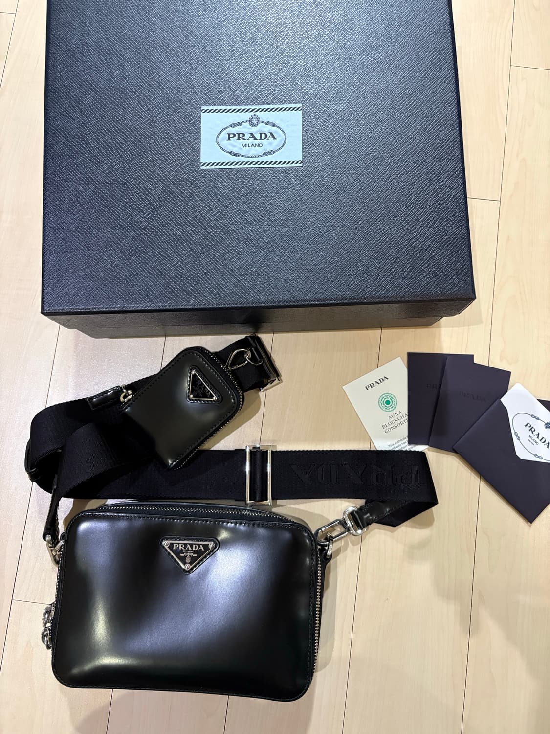 프라다 브러쉬드 브리크 크로스백 블랙 상품이미지1