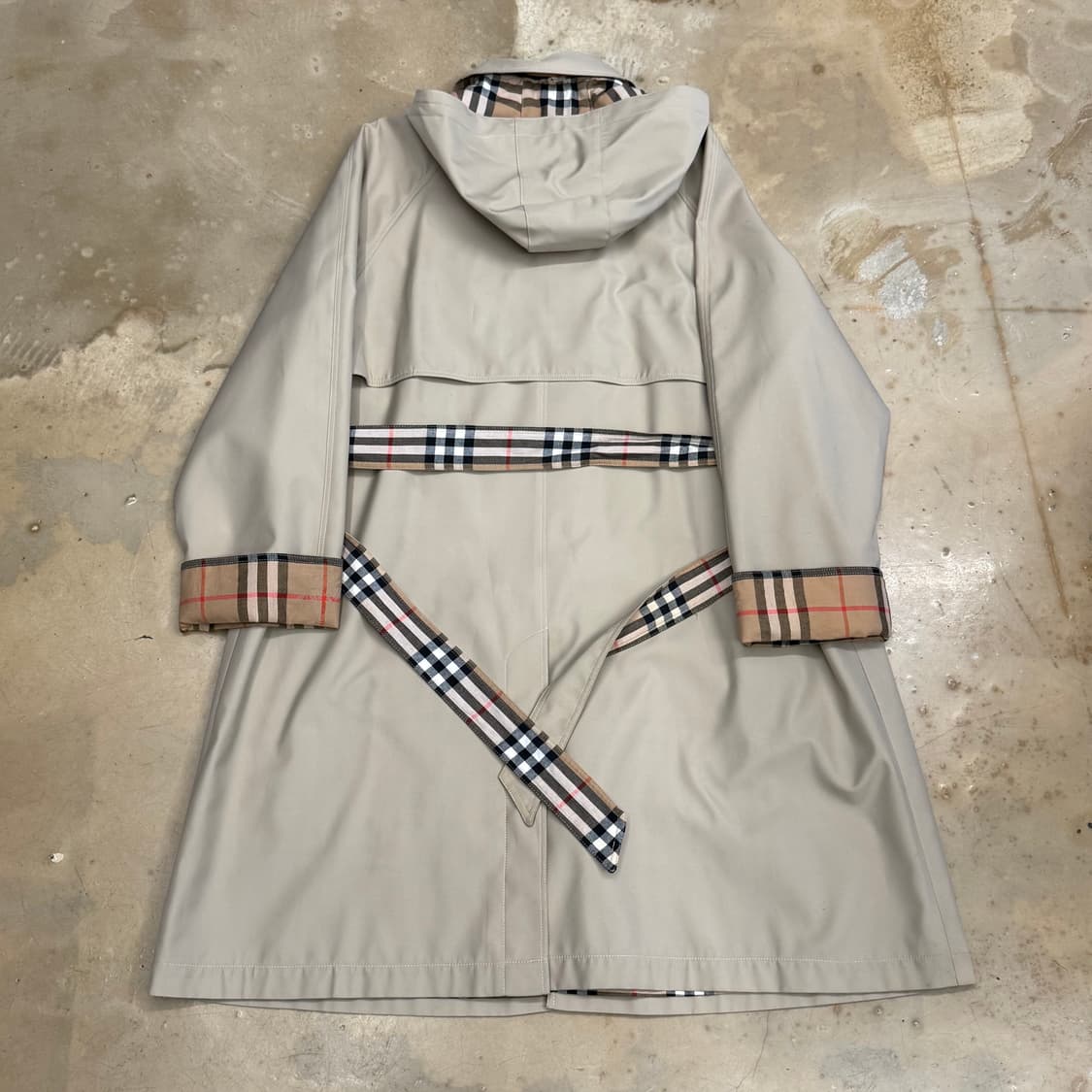 버버리 베이지 후드 트렌치 코트 상품이미지4