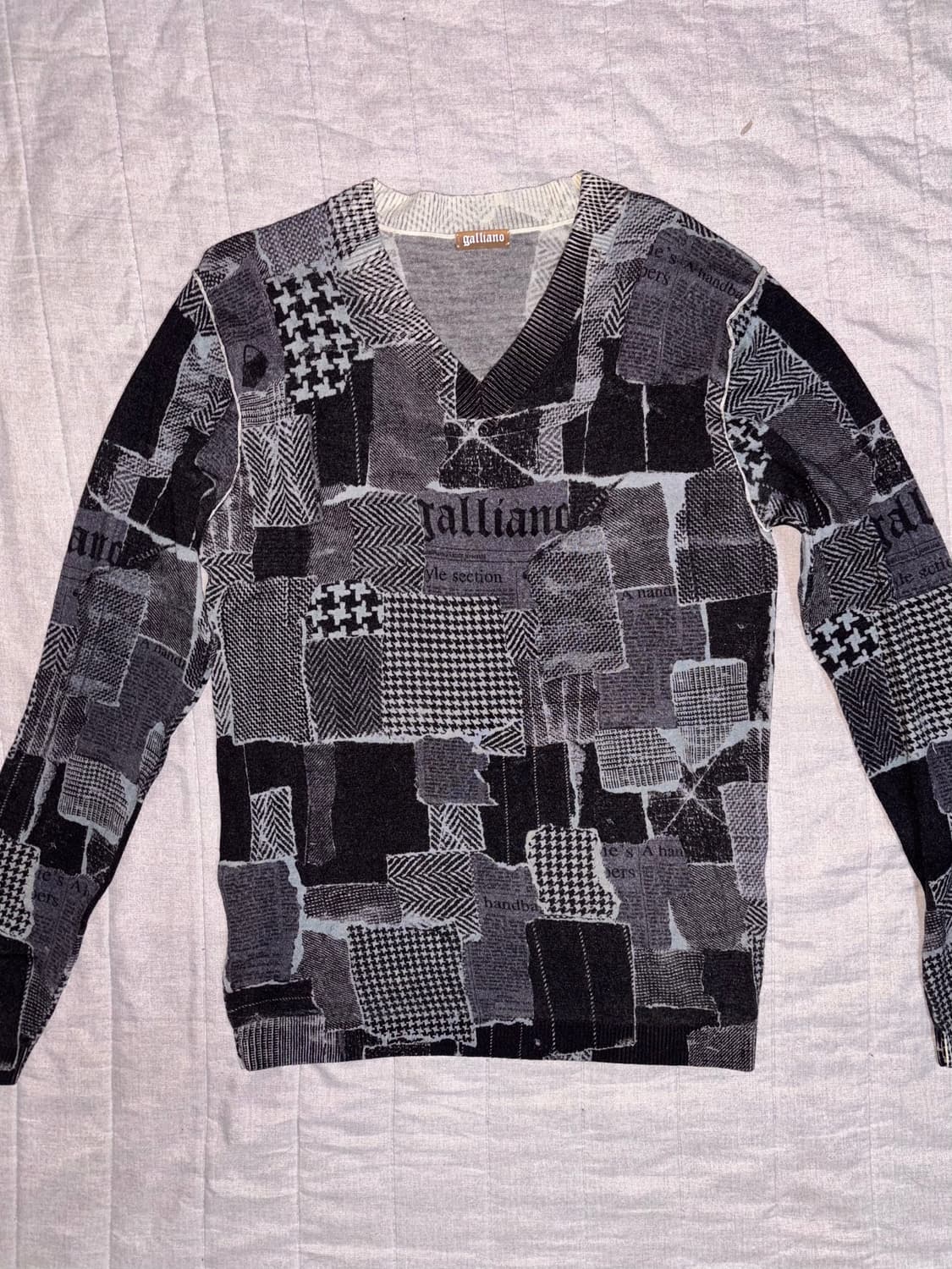 존 갈리아노 뉴스페이퍼 패치워크 니트 상품이미지1