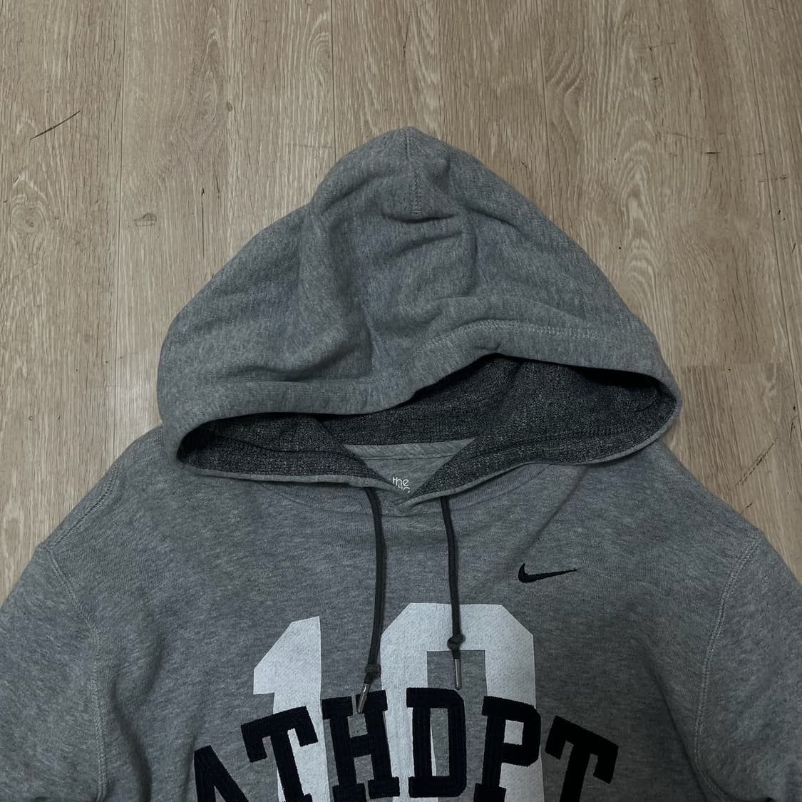 나이키 애슬레틱 뎁트 넘버링 그래픽 후드 티셔츠 [그레이] M/95 상품이미지2