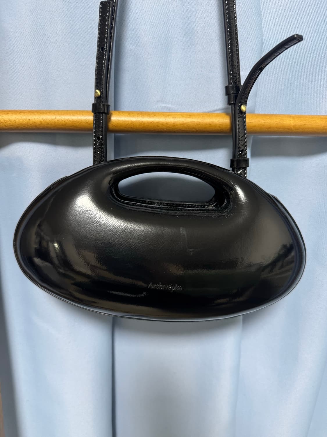 아카이브앱크 하프 베이글 백 블랙 유광 미니백 상품이미지1