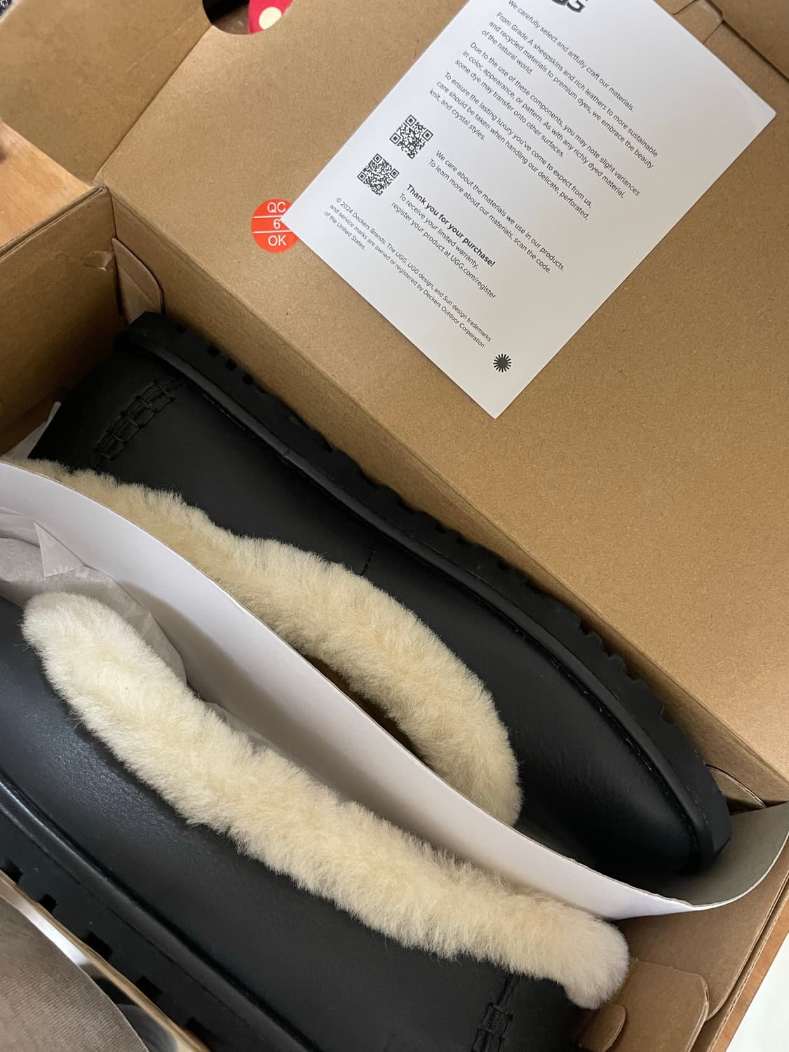 어그 조라 레더 발레리나 시어링 플랫슈즈 블랙 상품이미지7