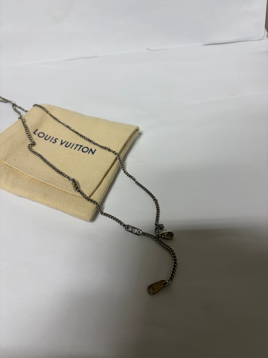 루이비통 모노그램 이클립스 참 목걸이 (풀박스) 상품이미지7