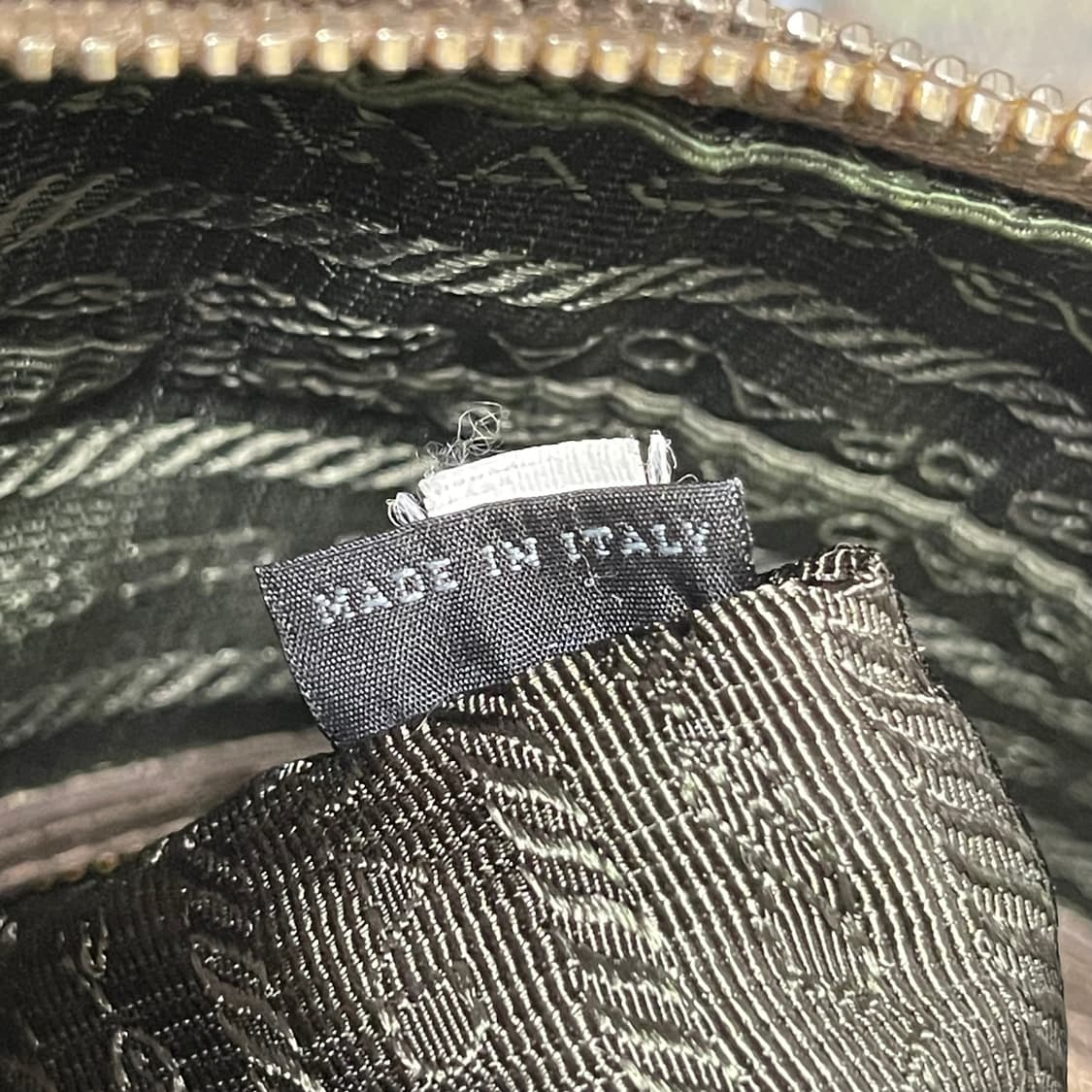 [OS] Prada 비텔로 샤인 바울레토 사첼 백 상품이미지9