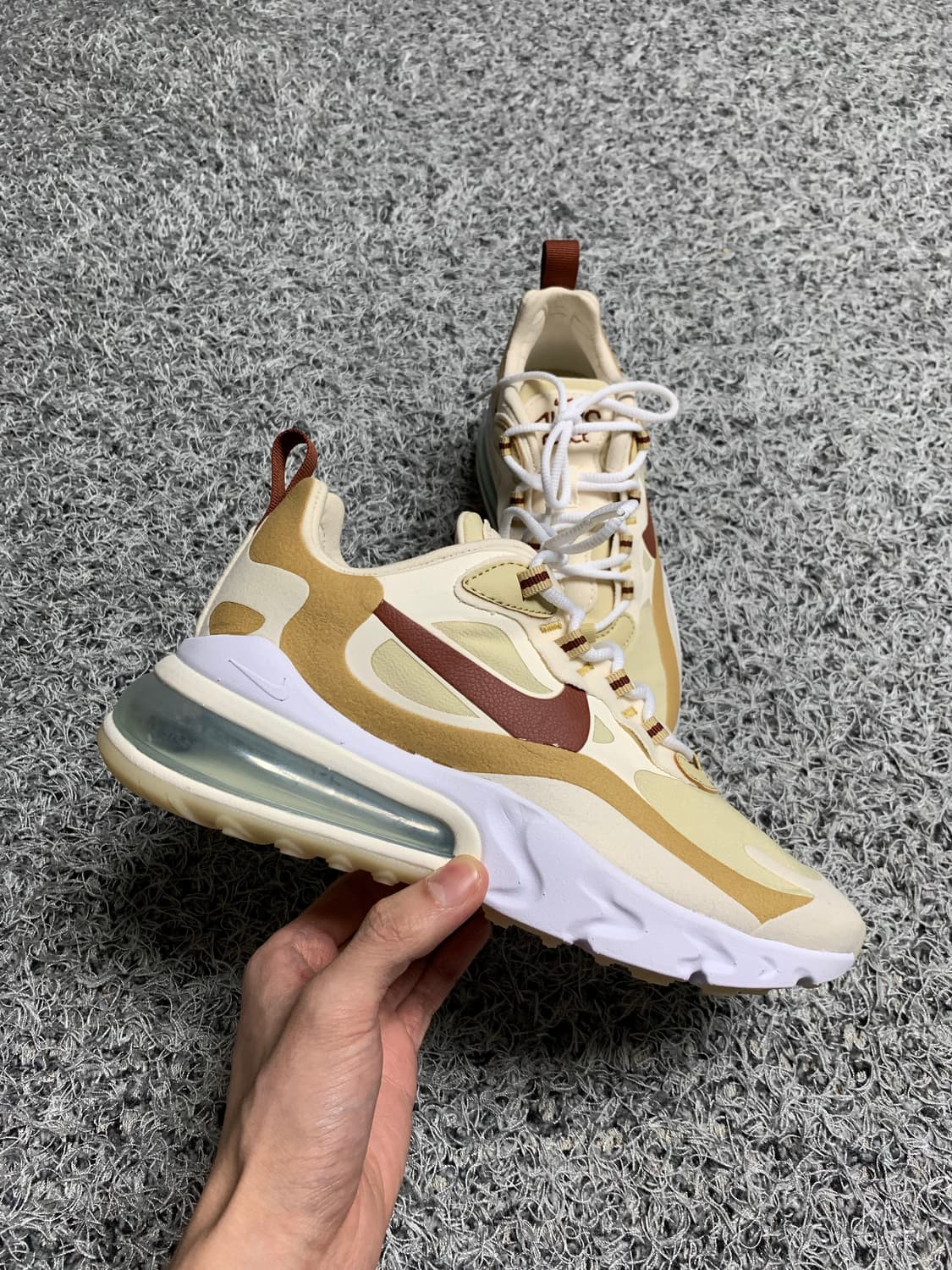 235새상품)나이키 에어맥스 270 리액트 팀골드 시나몬 상품이미지1