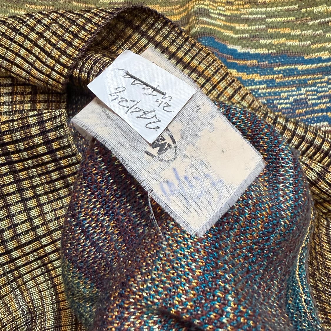 미쏘니 스트라이프 패턴 카라 니트 상품이미지4