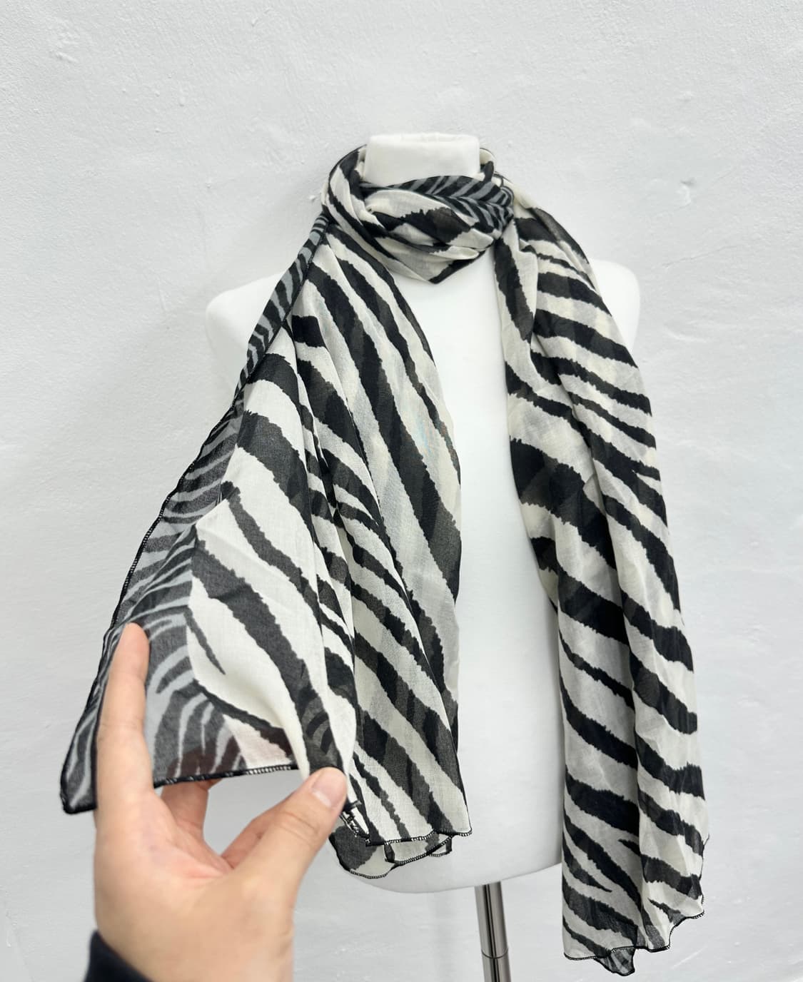 Vintage zebra patterned scarf 상품이미지2