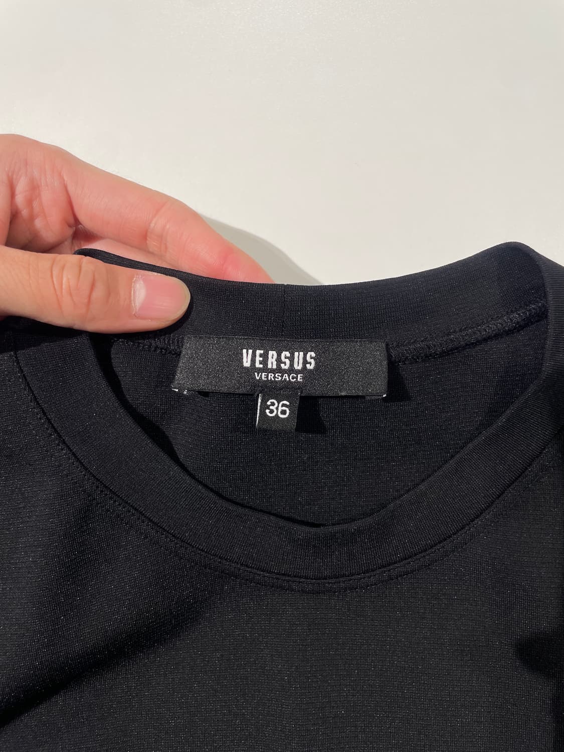 베르수스 베르사체 블랙 헴 골드 로고 클립 레이온 하프티 상품이미지7