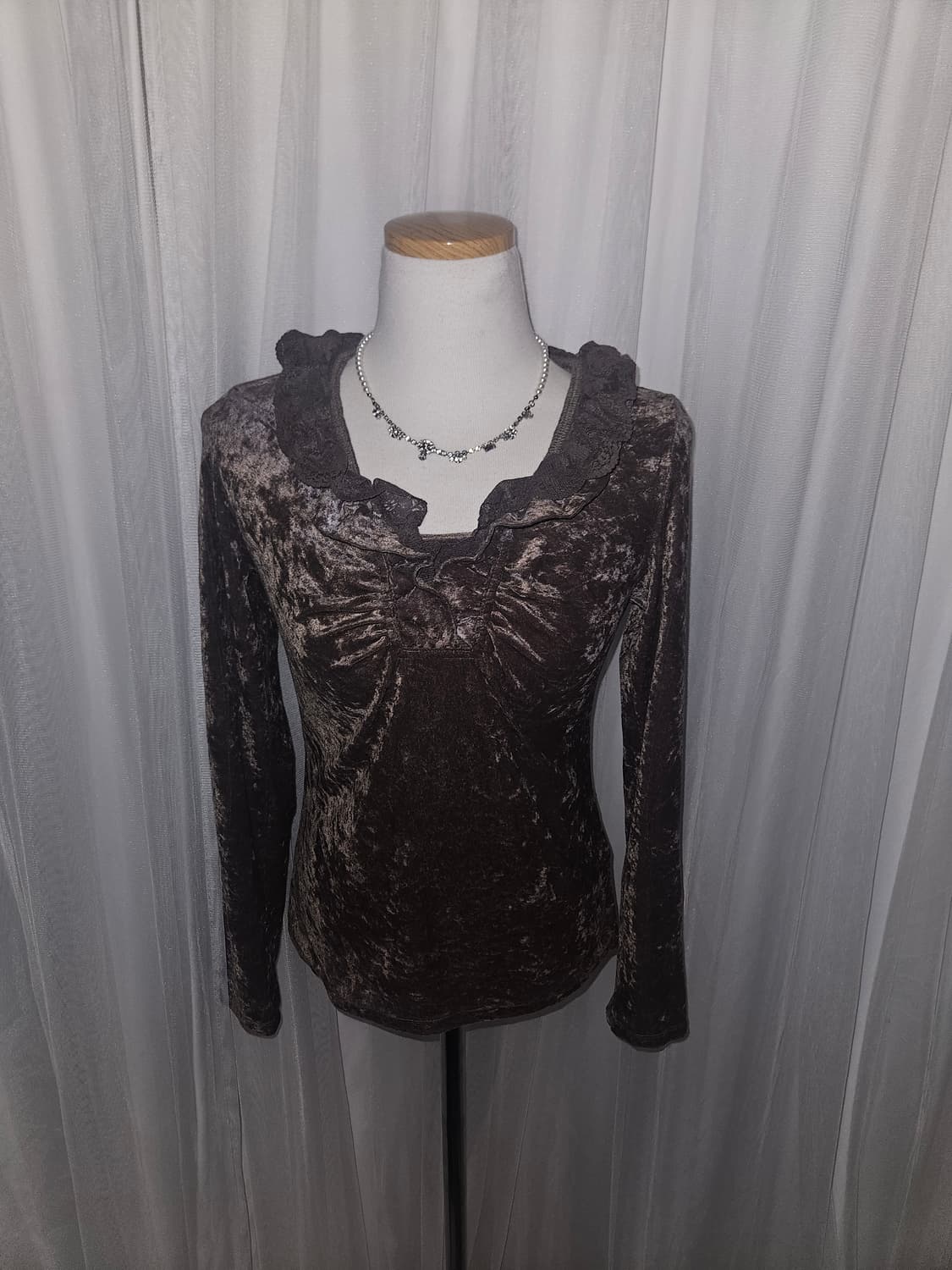 indivi 카키브라운 레이스 벨벳 오네갸루 블라우스 상품이미지1