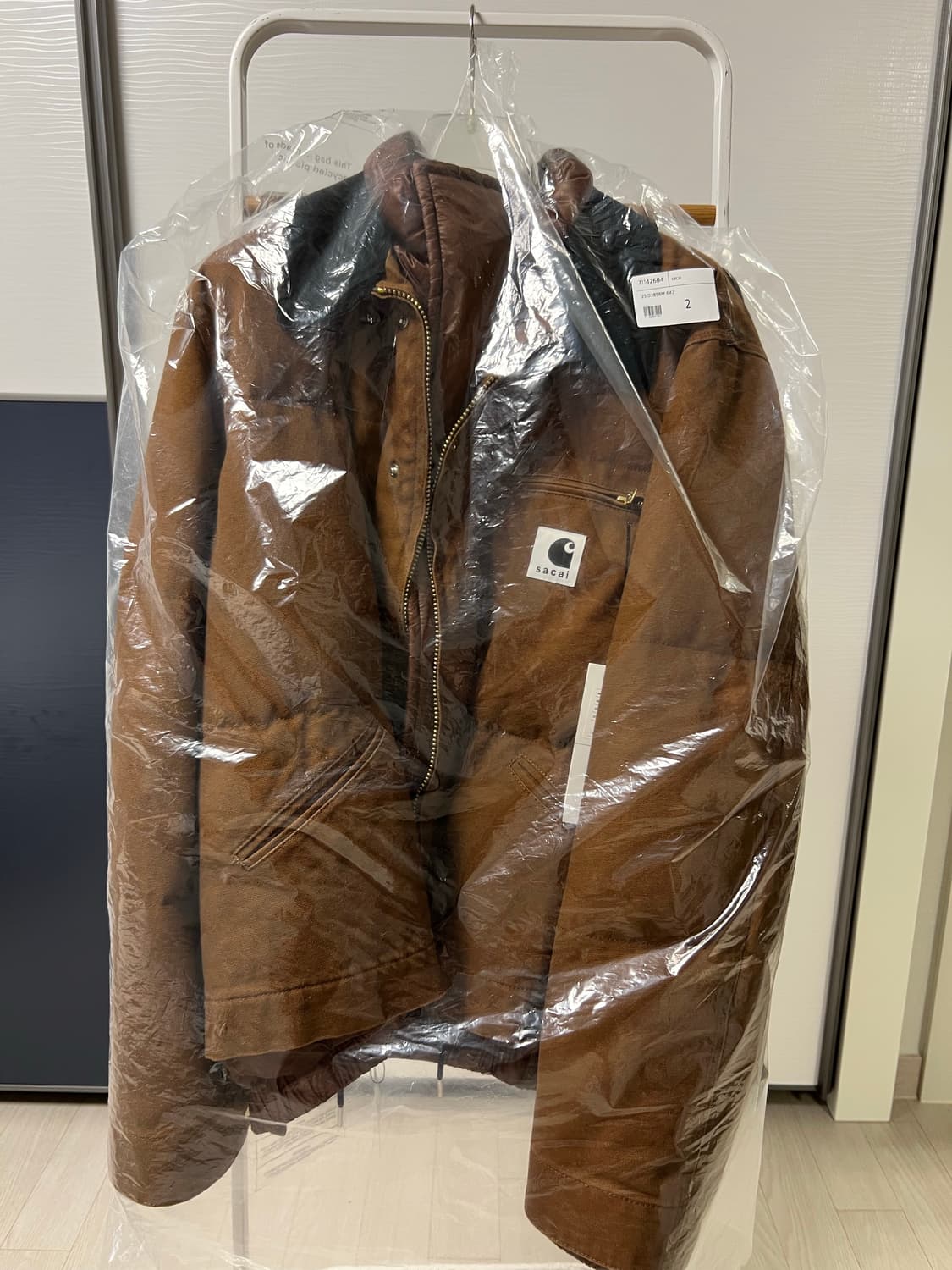 사카이X칼하트 패딩 상품이미지1