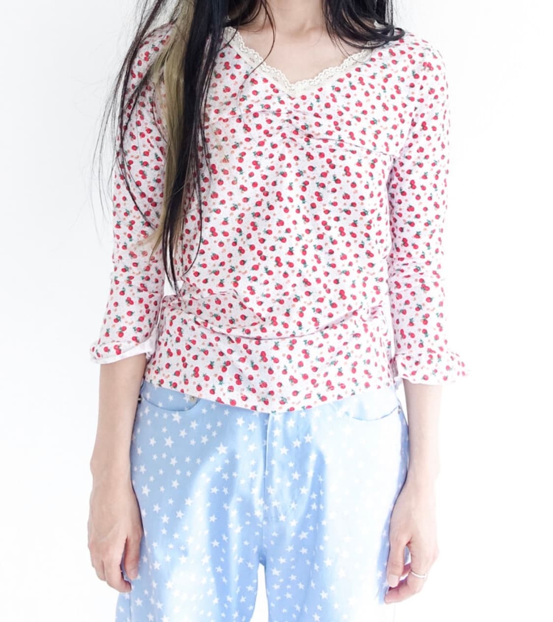 샵페어리 리틀 스트로베리 레이스 탑 아이보리 상품이미지1