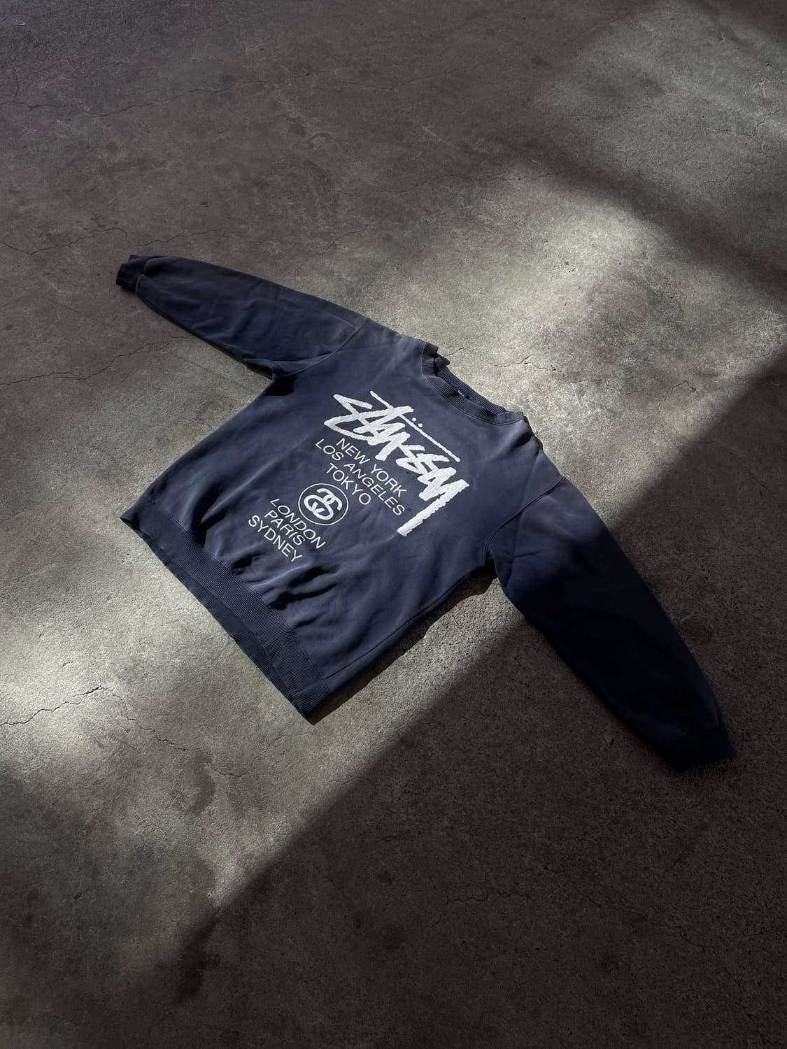 90s Stüssy World Tour Faded Navy Sweatsh 상품이미지1