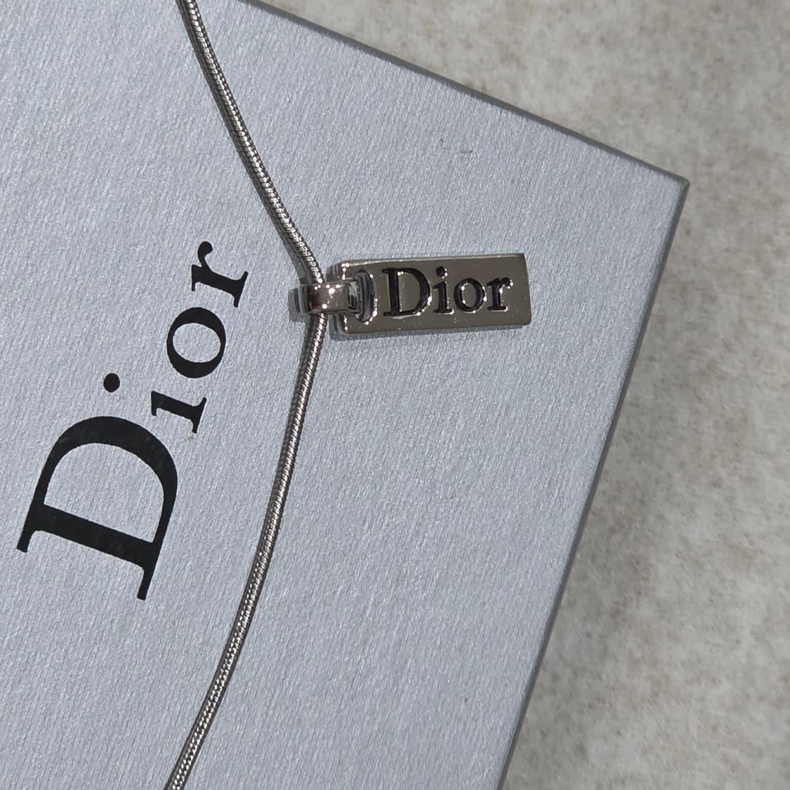 디올 은장 dior 로고 플레이트 목걸이(남녀공용) 상품이미지1