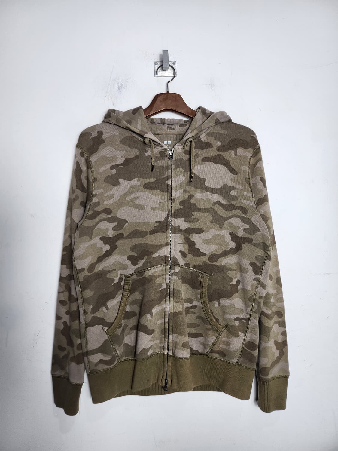 유니클로 카모 후드 집업 상품이미지1