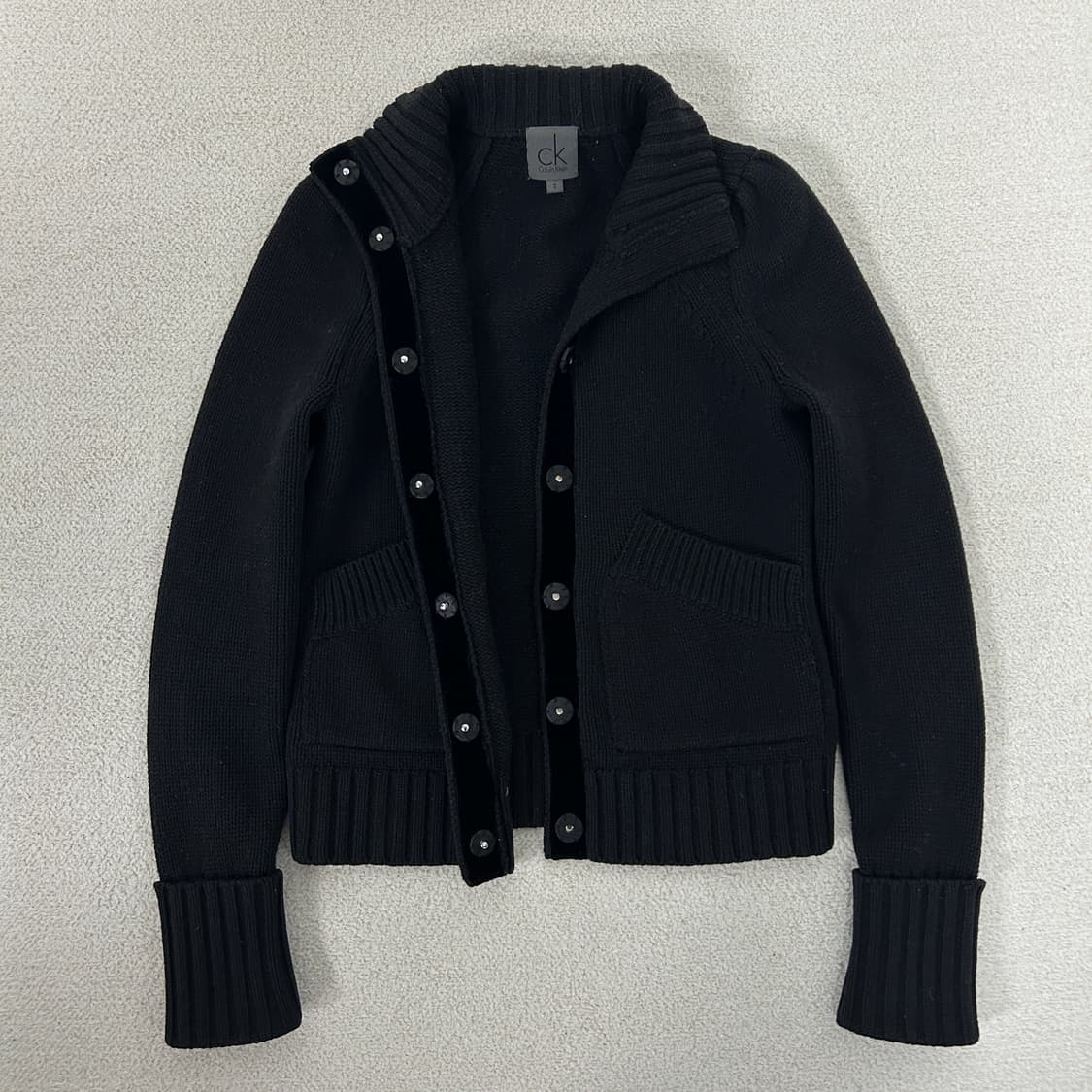 켈빈클라인 빅포켓 니트 가디건 블랙 상품이미지4