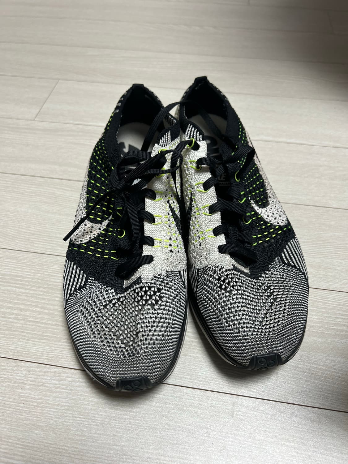 나이키 플라이니트 레이서 260사이즈 팜 상품이미지3