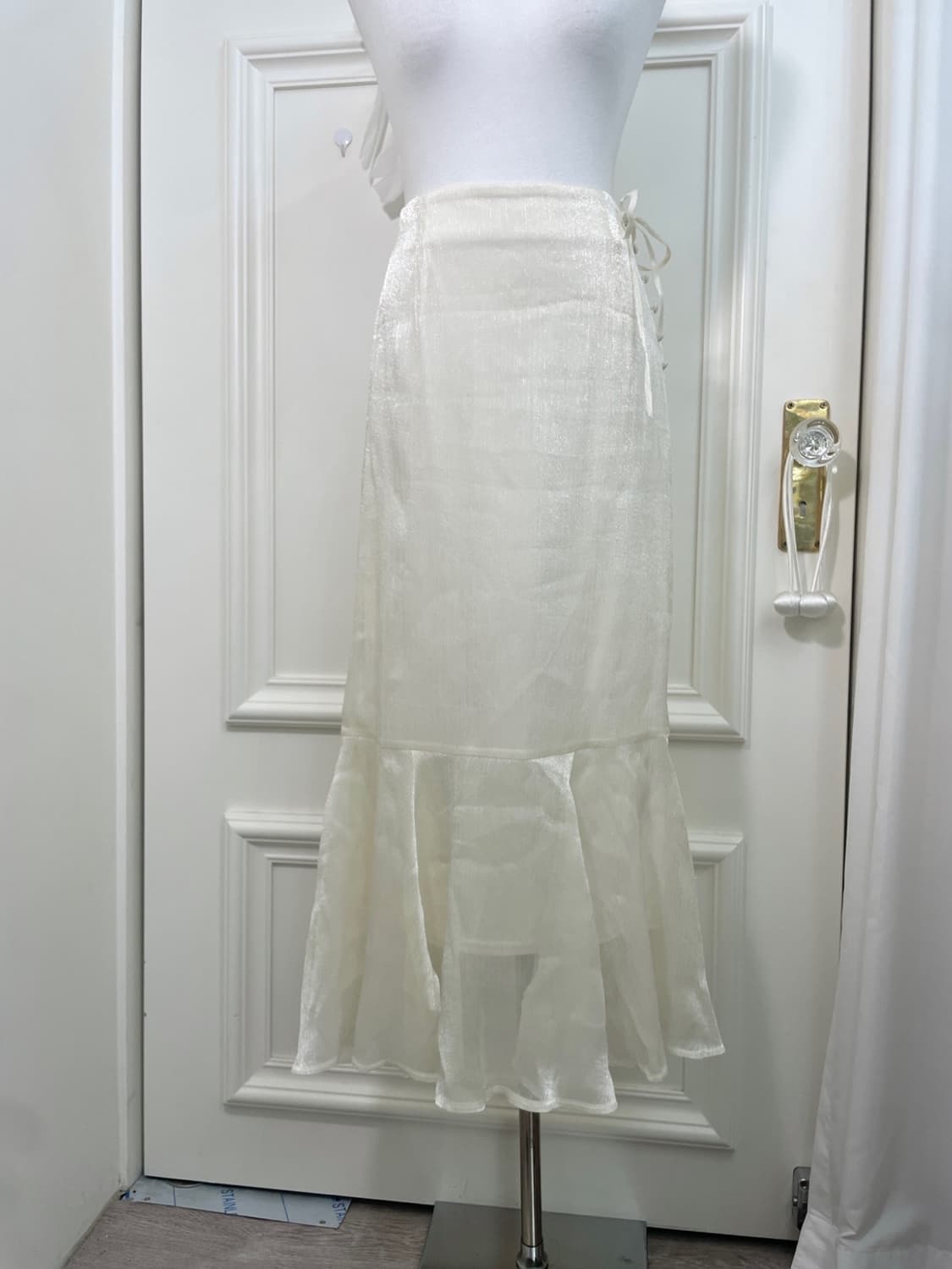 ivory ruffle side button bow point long 상품이미지5