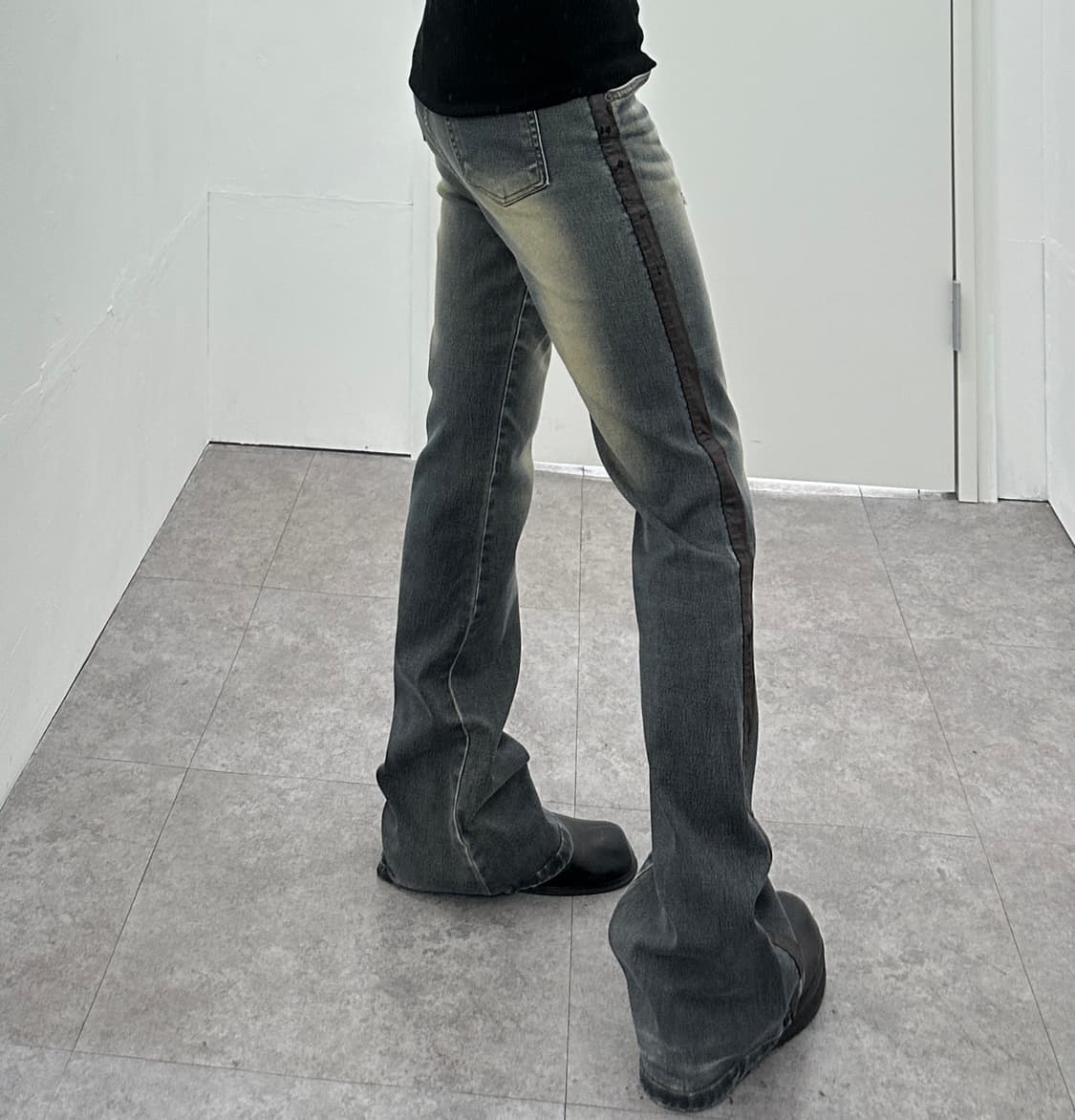 INTERFLOW side leather denim flare pants 상품이미지10