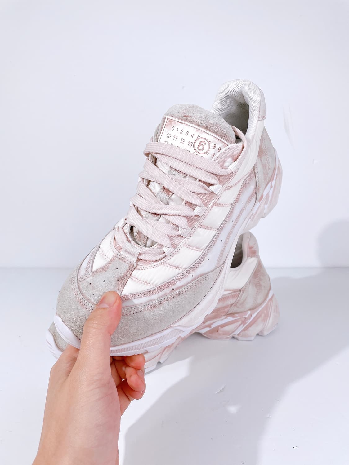 (정품/새상품) MM6 남성 핑크 디스트레스트 이펙트 로우 스니커즈 상품이미지1