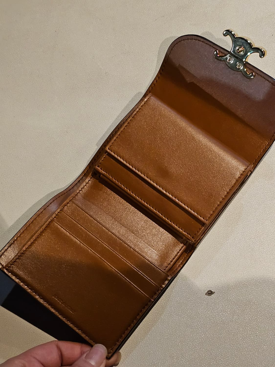 셀린느 트리옹프 반지갑 브라운 상품이미지6