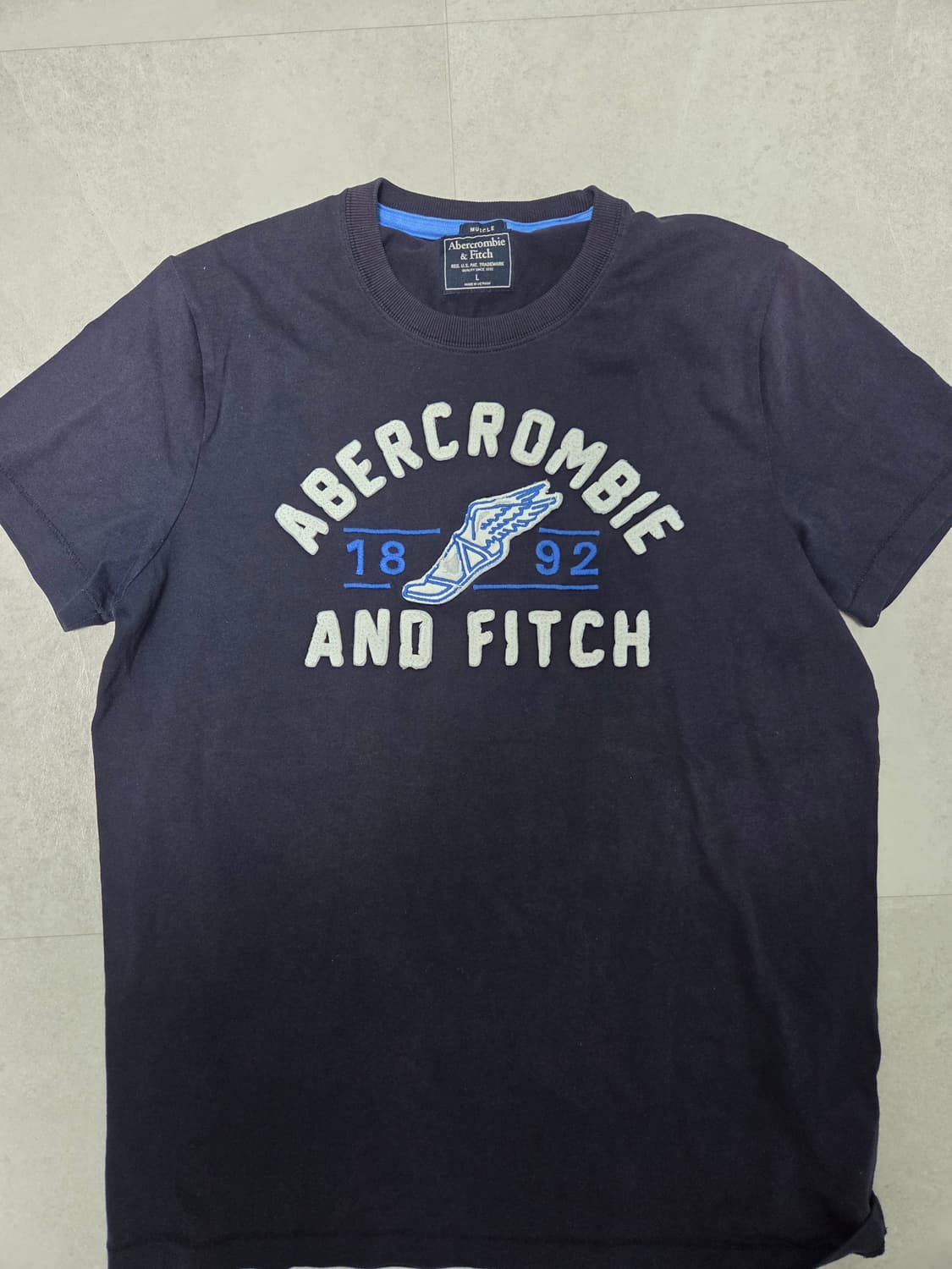 아베크롬비 앤 피치 네이비 반팔 티셔츠 상품이미지1