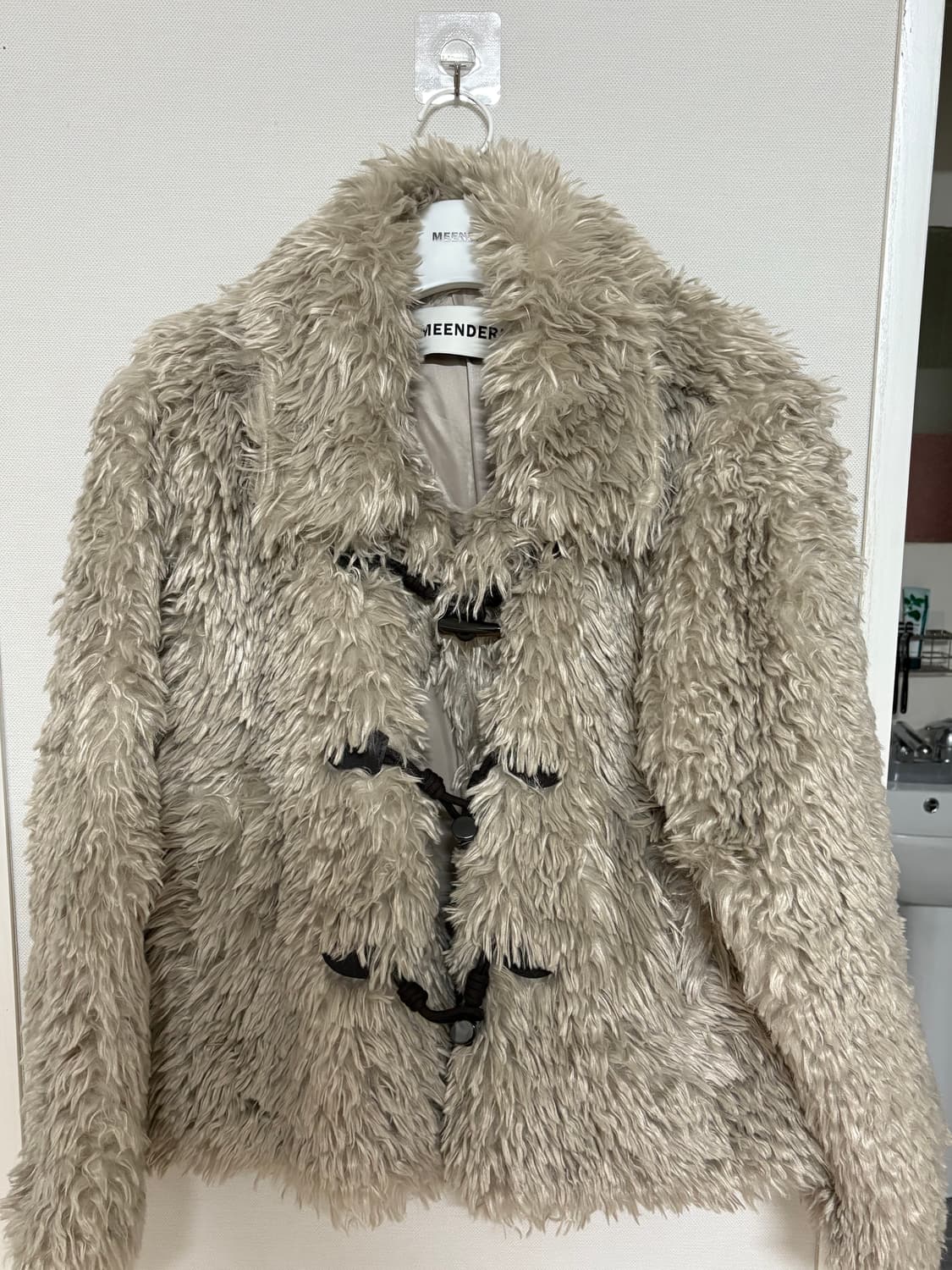 민더리 (meenderi) COZY TOGGLE FUR JACKET 상품이미지5