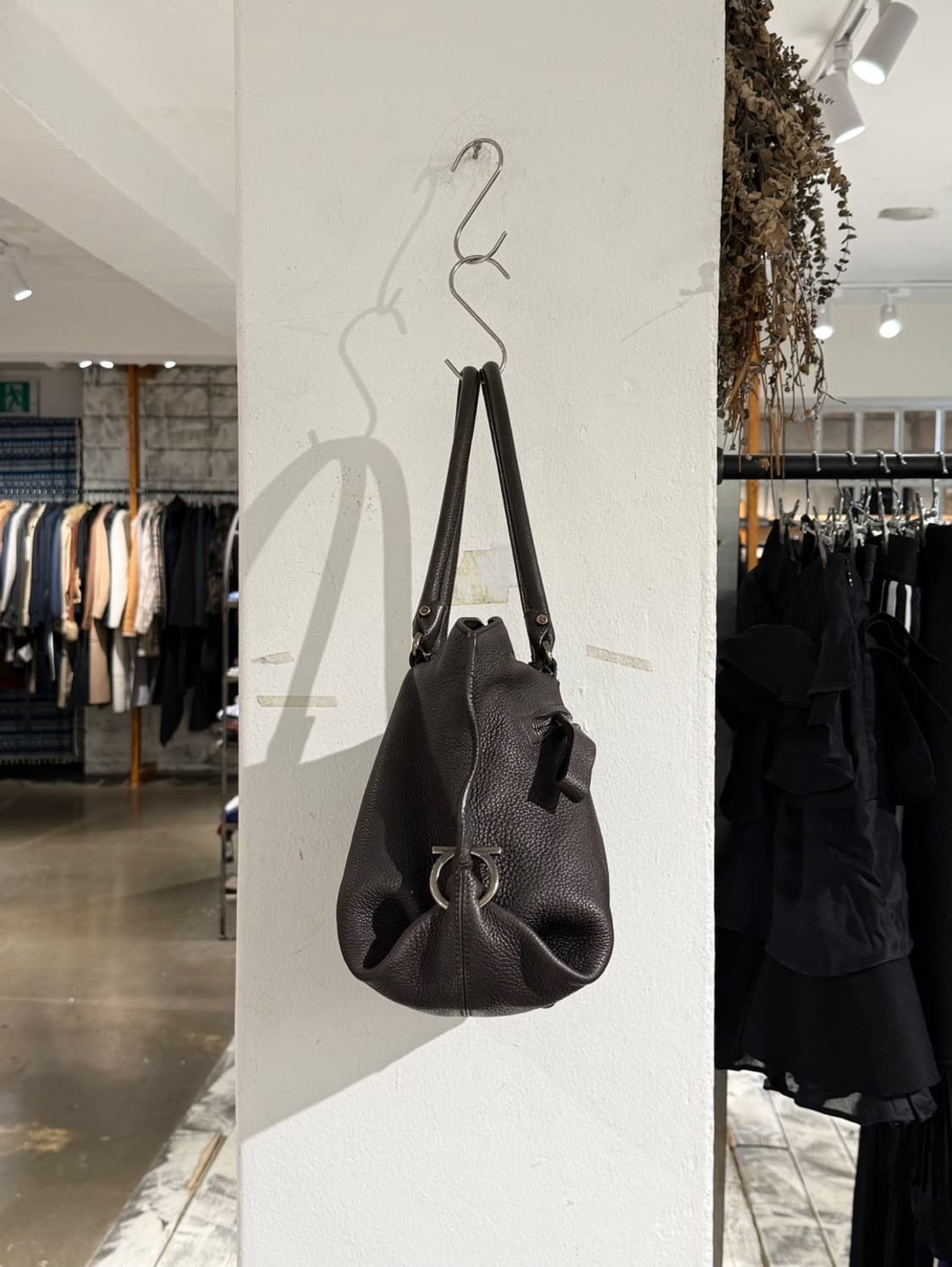 페라가모 브라운 간치니 레더 토트백 상품이미지3