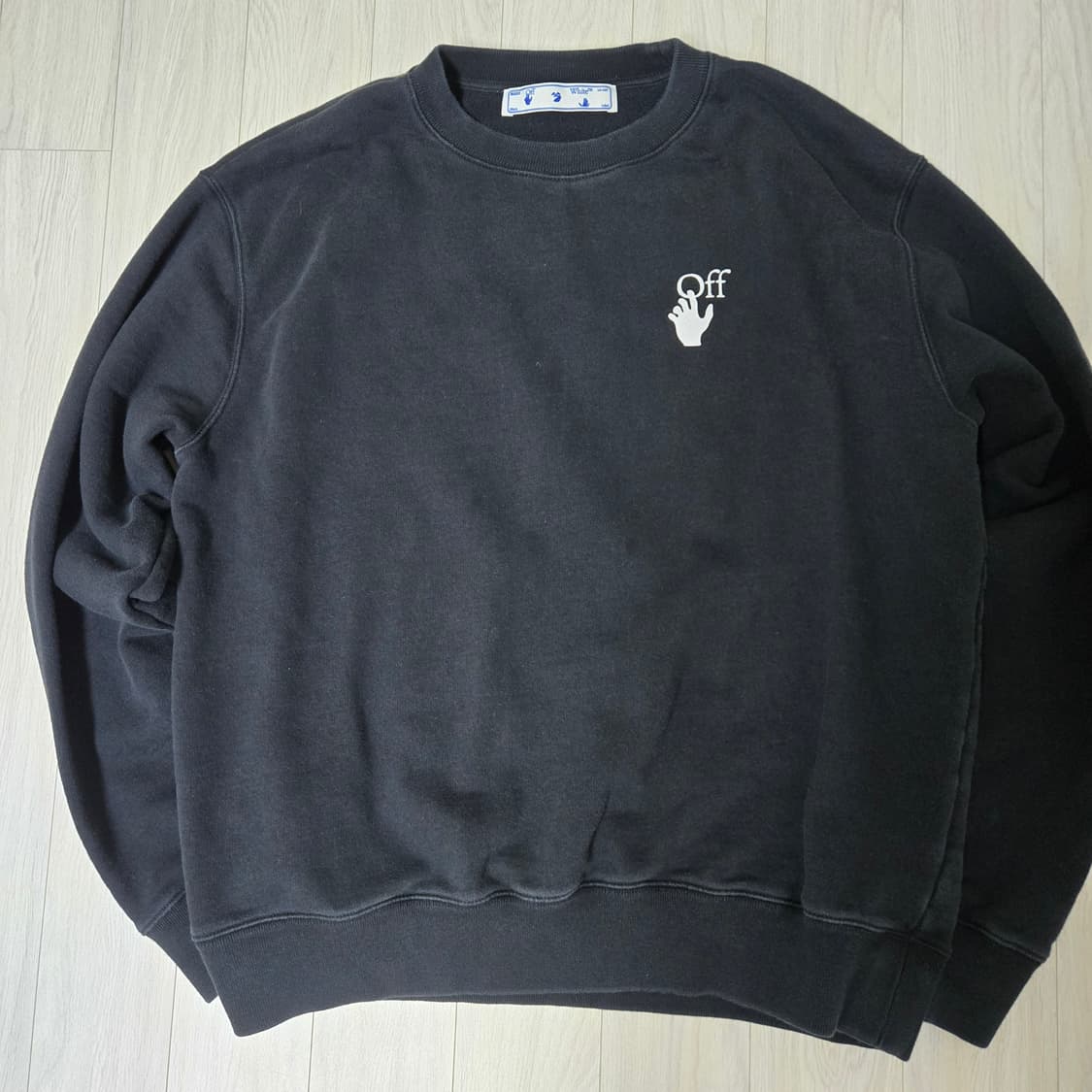 오프화이트 카라바지오 루트 슬림 크루넥 맨투맨 상품이미지1