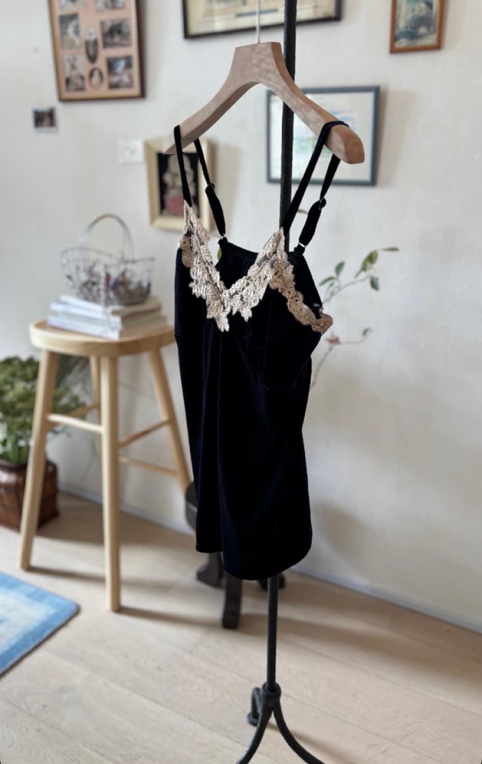 블루네이비 레이스 벨벳 나시 상품이미지1