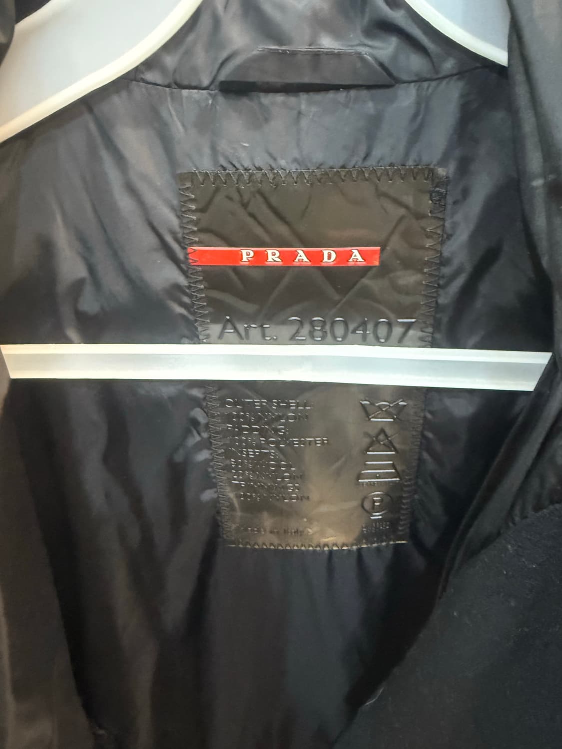 44/66 정품 프라다 후드 경량패딩 팝니다 상품이미지2