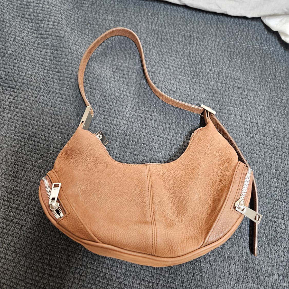 오소이 osoi 카고 호보백 cargo hobo 누벅 브라운 상품이미지4