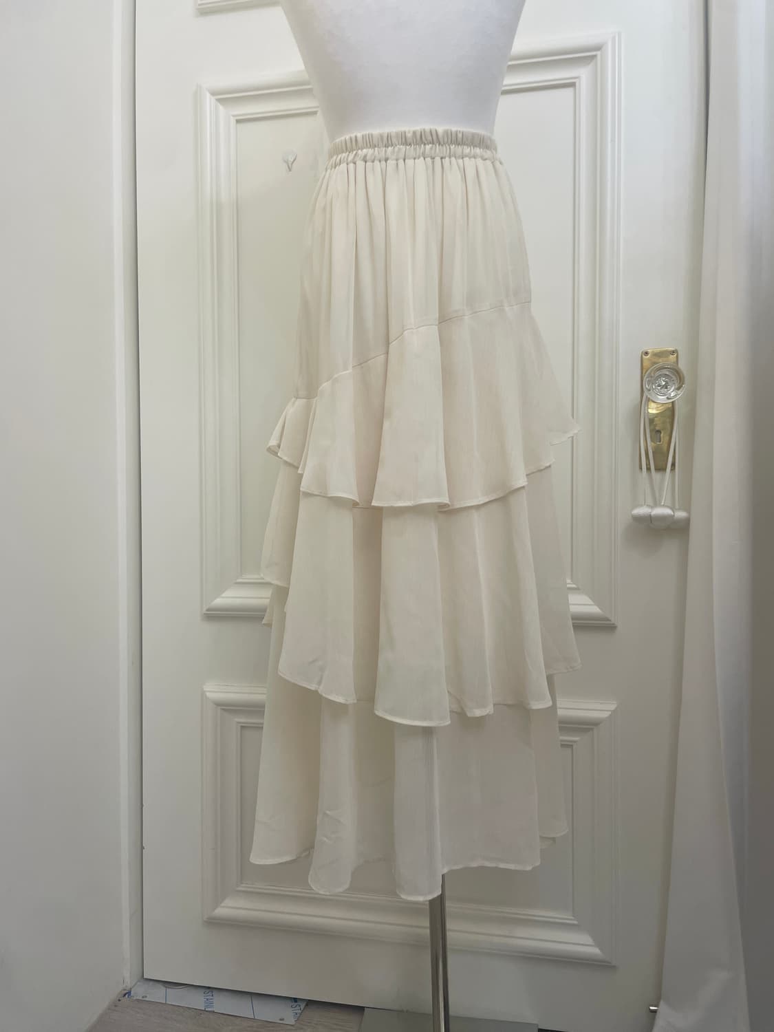ivory layered back banding long skirt 상품이미지4