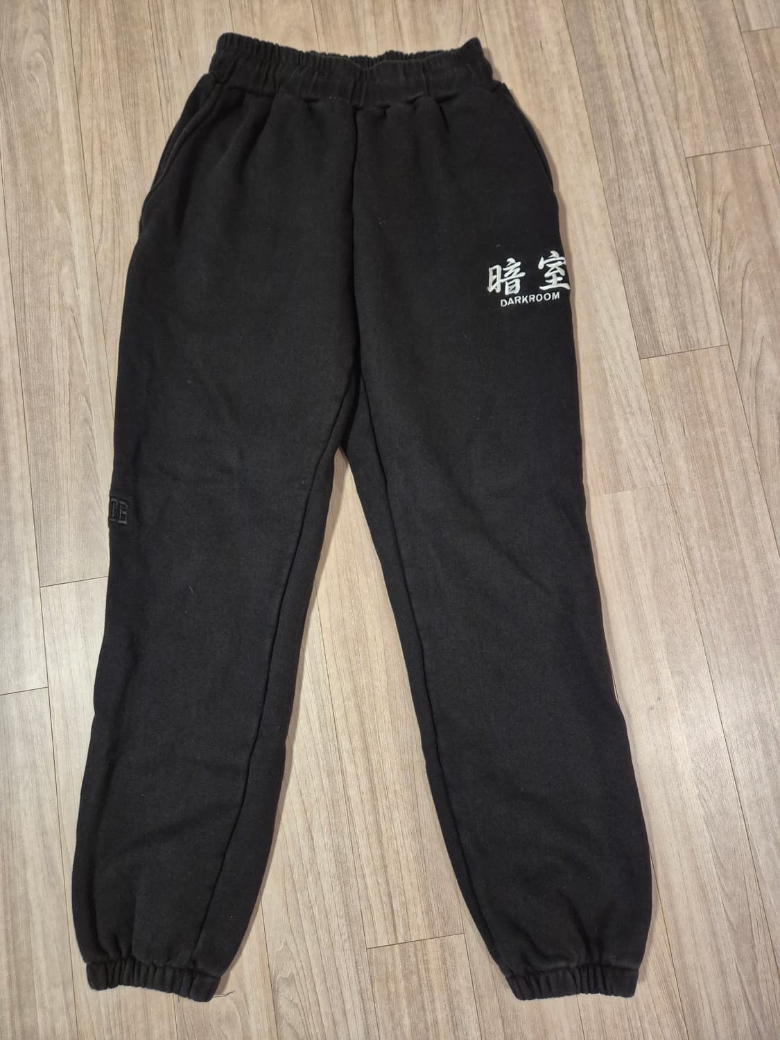 다크룸 스웻팬츠 상품이미지1